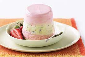 Scoops Strawberry & Pista Sundae 100 ml